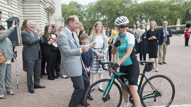 Edward greets Sophie at Buckingham Palace after her 716km ride from Edinburgh in 2016. Picture: Paul Grover – WPA Pool/Getty Images