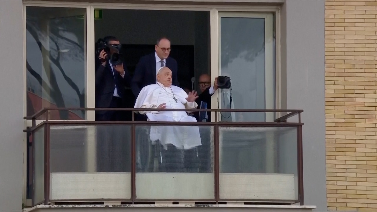 Pope Francis makes first public appearance since admission to hospital