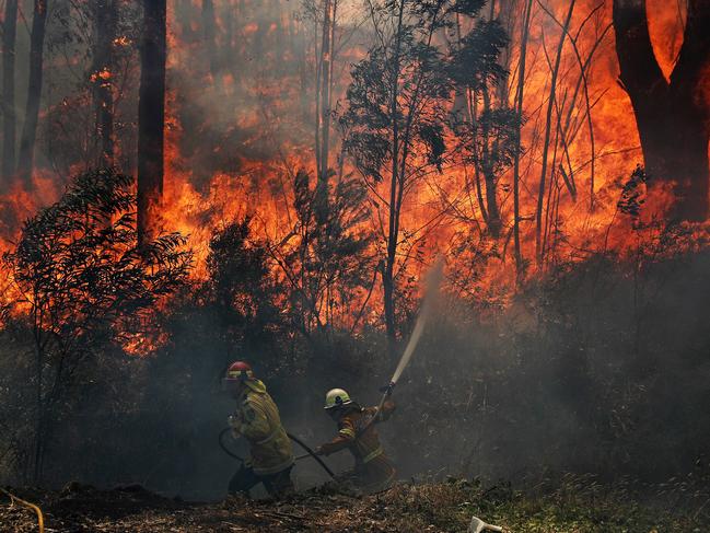 RFS fire crews working to save properties on Ivatt St in Cobar Park near Lithgow today. Picture: Tim Hunter.