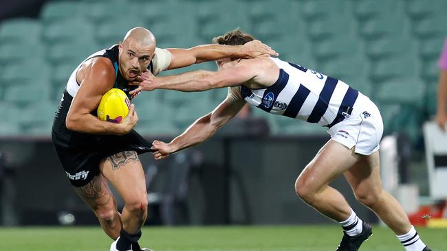 Sam Powell-Pepper evades Jed Bews. Picture: Michael Willson/AFL Photos via Getty Images