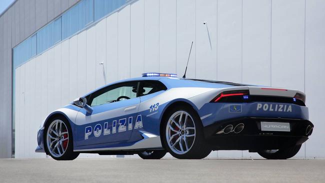 Italian police use a Lamborghini Huracan for high-speed organ transport.