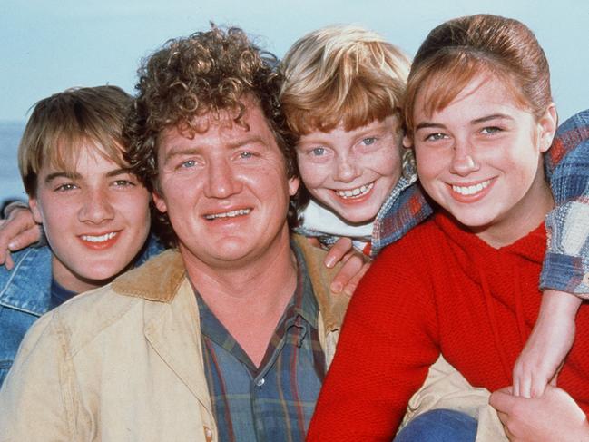 Cast from TV program "Round the Twist./TV/programs/Titles/Round/the/Twist