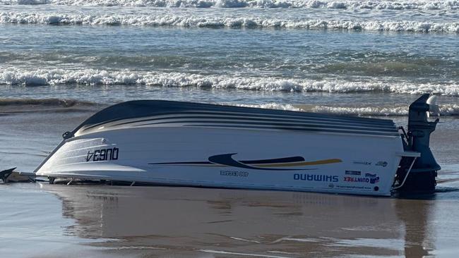 The boat reportedly capsized when hit by a wave at Barwon Heads (TWITTER/X-@reardon_shaun).