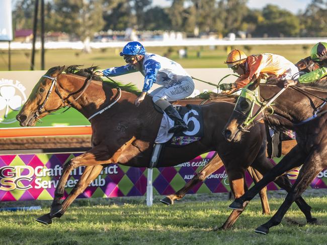 Havasay - ridden by Matt McGillivray wins the 2018 Ramornie Handicap.