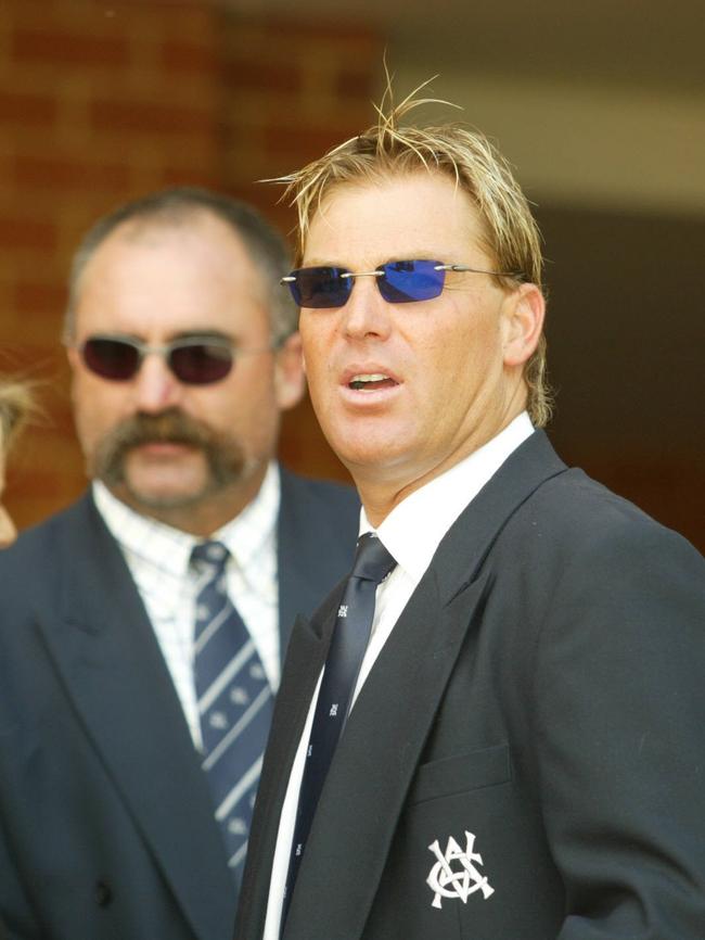 27 Merv Hughes and Shane Warne at David Hookes’ funeral.