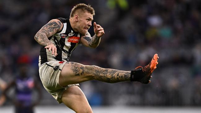 Jordan De Goey shoots on goal. Picture: Daniel Carson/AFL Photos via Getty Images