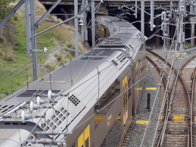 SYDNEY, AUSTRALIA - NewsWire Photos OCTOBER 16, 2024: A train leaving Hornsby train station.Picture: NewsWire / Damian Shaw