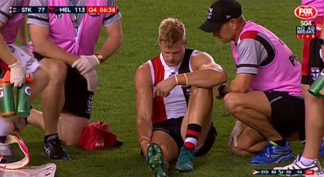 Nick Riewoldt suffers an apparent knee injury against Melbourne.