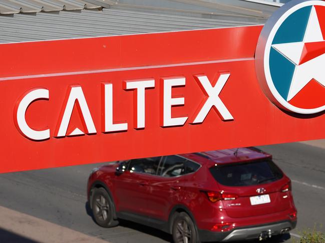 A General view of a Caltex service station is seen in Melbourne, Tuesday, August 28, 2018. Fuel refiner and retailer Caltex has posted nearly flat half-year underlying profit and is now considering part-sale of its convenience retail assets. (AAP Image/Stefan Postles) NO ARCHIVING