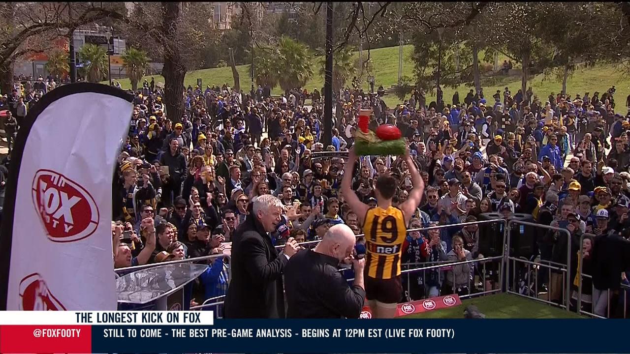 Jack Gunston has won Fox Footy's Longest Kick for 2018!