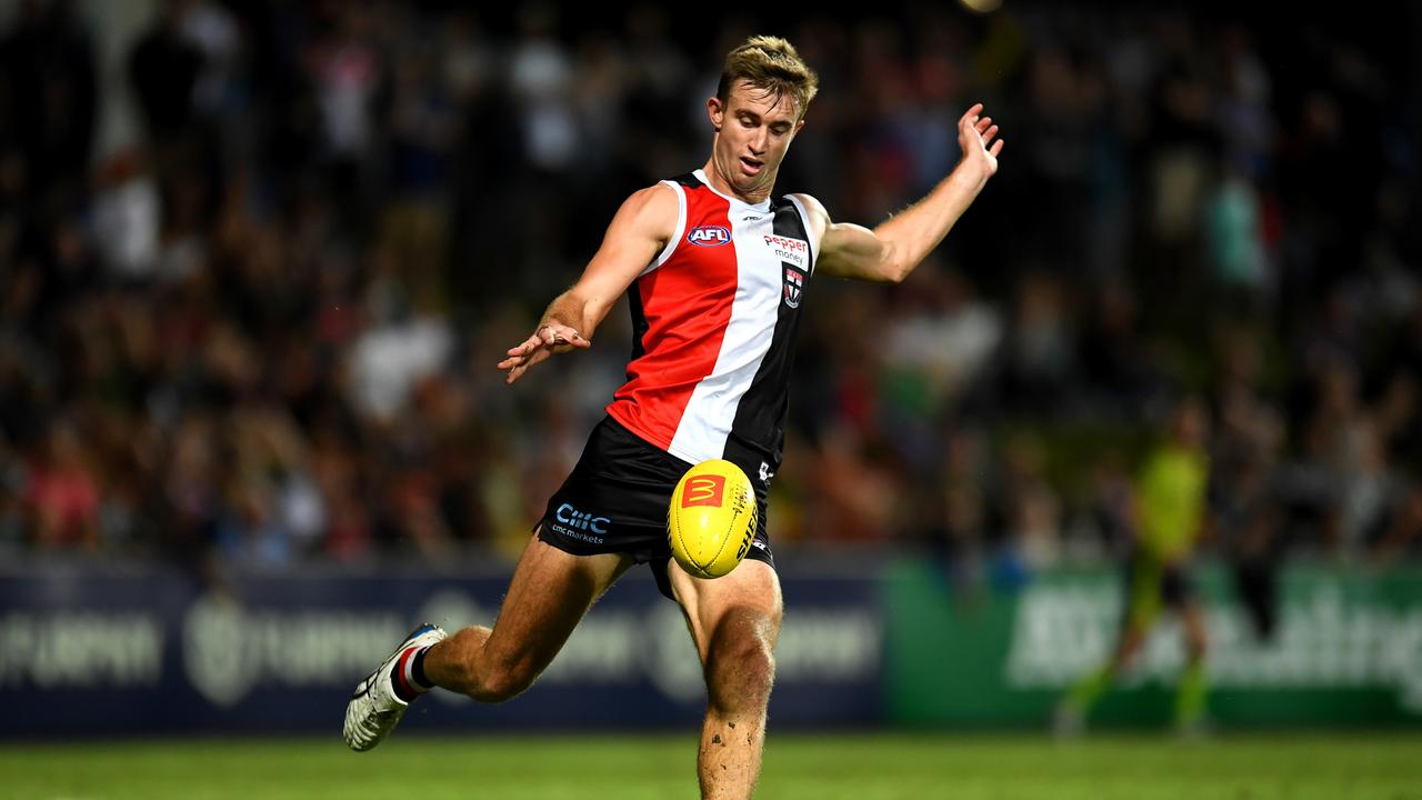 St Kilda’s Dougal Howard brings the ball back in. Picture: Albert Perez