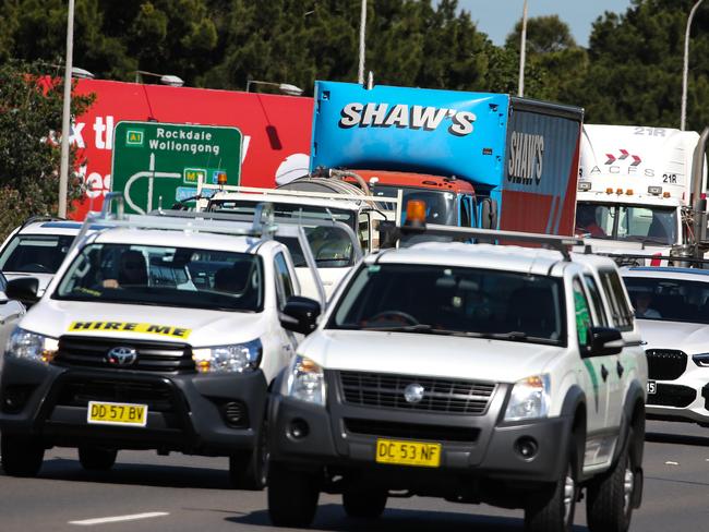 SYDNEY, AUSTRALIA - Newswire Photos September 20, 2022: Commuters are experiencing long traffic delays on the M1 towards the M5 after a truck caught fire in the tunnel in Sydney. Picture: NCA Newswire / Gaye Gerard