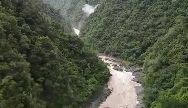 Barron River flows during wet season