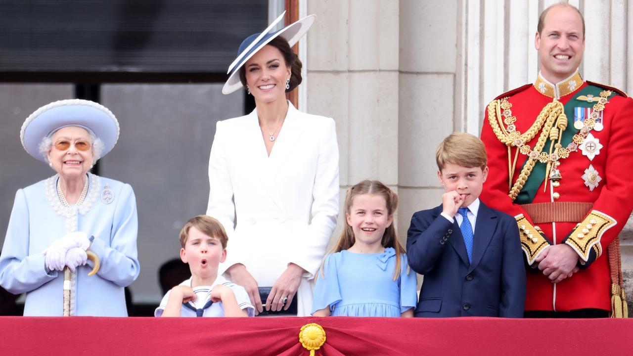 Królowa, książę William i Kate wydają wiadomość urodzinową dla córki Harry’ego i Meghan, Lillibit