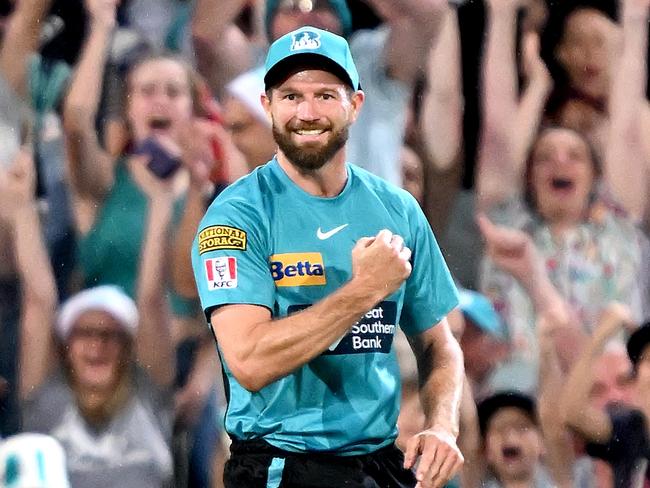 BRISBANE, AUSTRALIA - DECEMBER 23: Michael Neser of the Heat celebrates after taking the catch to dismiss Harry Nielsen of the Strikers during the Men's Big Bash League match between the Brisbane Heat and the Adelaide Strikers at The Gabba, on December 23, 2022, in Brisbane, Australia. (Photo by Bradley Kanaris/Getty Images)
