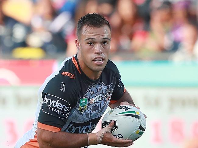 Luke Brooks of the Wests Tigers during the Round 5 NRL match between the Wests Tigers and the Melbourne Storm at Mt Smart Stadium in Auckland, New Zealand, Saturday, April 7, 2018. (AAP Image/David Rowland) NO ARCHIVING, EDITORIAL USE ONLY