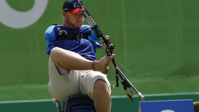 Matt Stutzman has not let having no arms get in his way of competing.