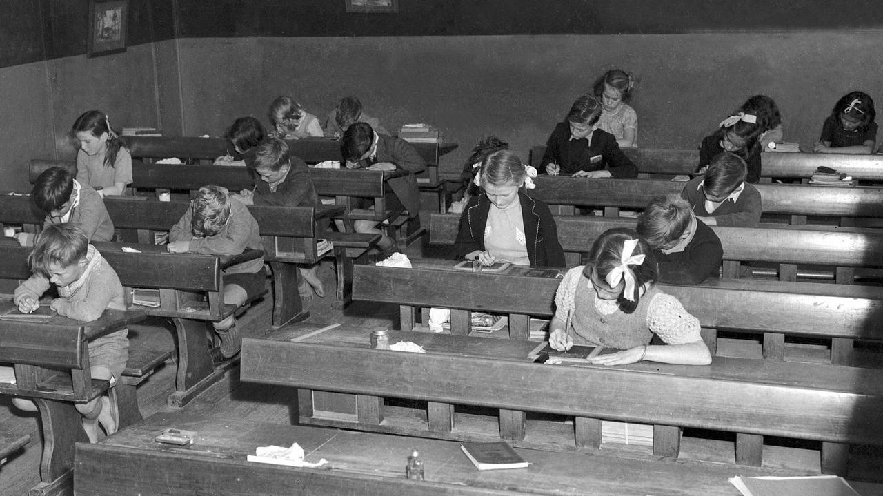 An outbreak of influenza in Brisbane in 1948 emptied schools, such as Windsor State School where only 19 of 42 pupils turned.