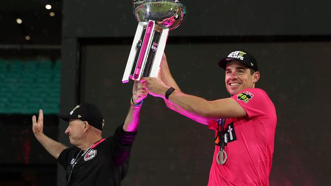 Sixers coach Greg Shipperd and Moises Henriques enjoy their side’s BBL09 win.