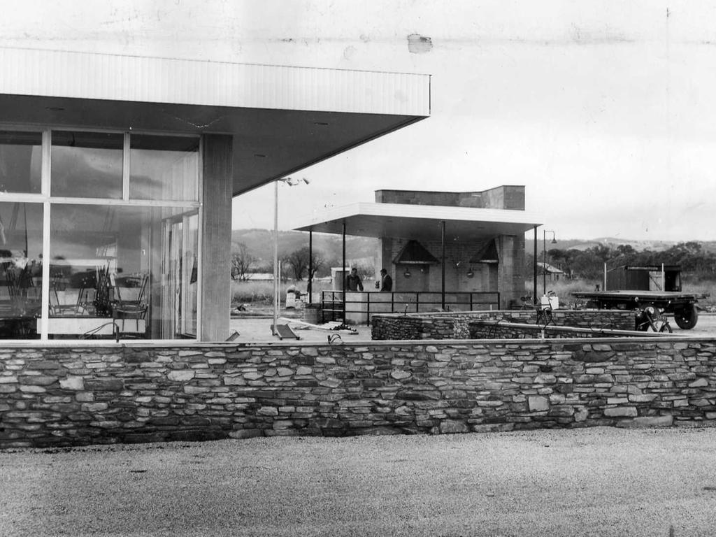 The Dine-Inn catering centre at the Metro Drive-In at Marion in 1957.