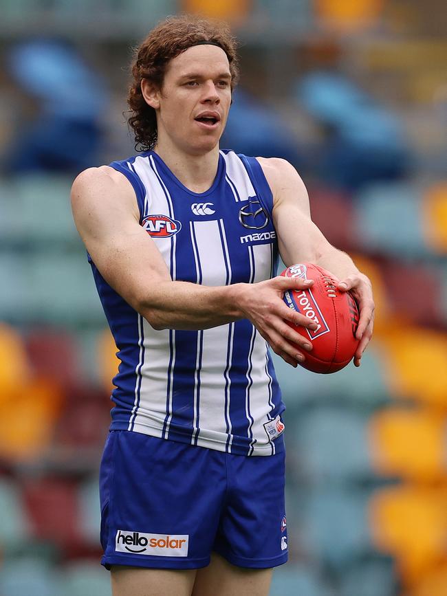 AFL Round 8. 25/07/2020. North Melbourne vs Carlton at the Gabba, Brisbane. Ben Brown of the Kangaroos lines up for goal. Pic: Michael Klein