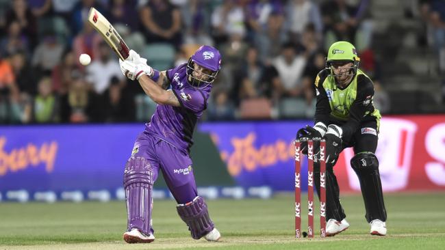 Matthew Wade batting during the Big Bash League (BBL) match between the Hobart Hurricanes and the Sydney Thunder at Blundstone Arena in Hobart, Friday, December 28, 2018. (AAP Image/Mathew Farrell) NO ARCHIVING, EDITORIAL USE ONLY, IMAGES TO BE USED FOR NEWS REPORTING PURPOSES ONLY, NO COMMERCIAL USE WHATSOEVER, NO USE IN BOOKS WITHOUT PRIOR WRITTEN CONSENT FROM AAP