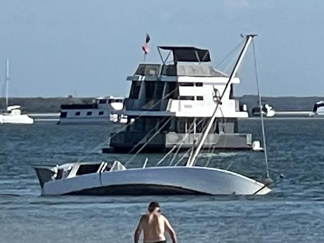 Boat sinks in Broadwater near Labrador.