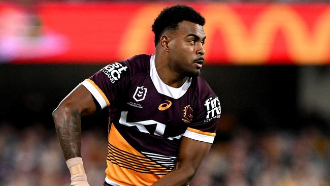 BRISBANE, AUSTRALIA - AUGUST 11: Ezra Mam of the Broncos looks to pass during the round 24 NRL match between the Brisbane Broncos and Parramatta Eels at The Gabba on August 11, 2023 in Brisbane, Australia. (Photo by Bradley Kanaris/Getty Images)