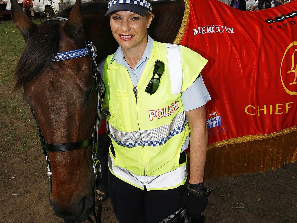 Chief de Beers makes a visit to Salamanca. Belinda Worthington of Queensland is a police officer that used to ride the horse.