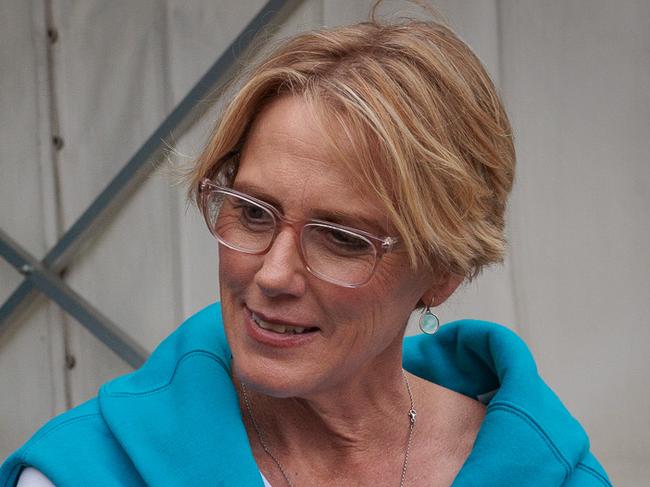 MELBOURNE, AUSTRALIA - MARCH 16, 2025: A local with a bunny braves the weather to meet and talk with Zoe Daniels. Independent Federal Member for Goldstein Zoe Daniel MP cancels launch her 2025 election campaign due to bad weather.Picture: NewsWire/ Nadir Kinani