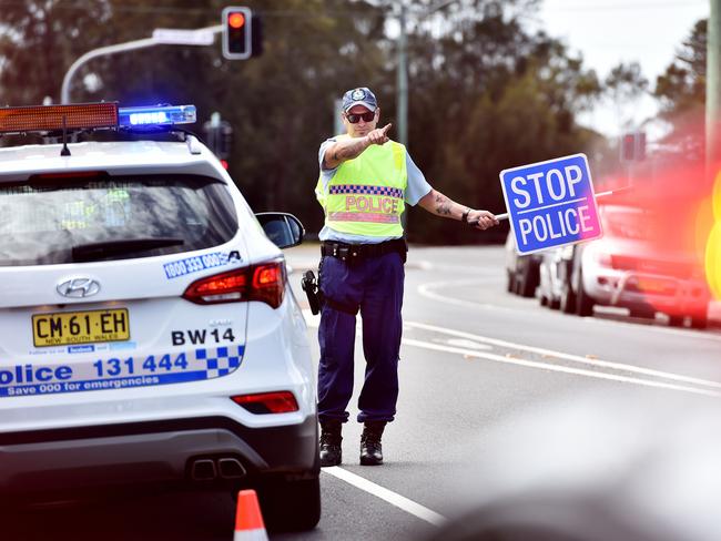 Police conduct an RBT operation at Terrigal. Police will be out in force across the Central Coast over summer. (AAP IMAGE / Troy Snook)