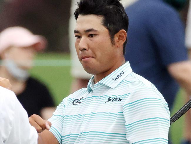 AUGUSTA, GEORGIA - APRIL 10: Hideki Matsuyama of Japan celebrates with his caddie Shota Hayafuji after finishing on the 18th green during the third round of the Masters at Augusta National Golf Club on April 10, 2021 in Augusta, Georgia.   Kevin C. Cox/Getty Images/AFP == FOR NEWSPAPERS, INTERNET, TELCOS & TELEVISION USE ONLY ==