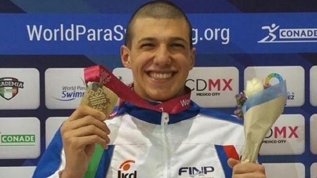 Simone Barlaam with his gold medal from the Paralympic World Swimming Championships. Simone is currently on exchange at Castle Hill High School.