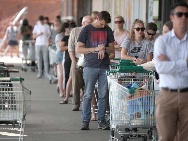 People seen queuing at Woolworths at West Torrens. Photo by Kelly Barnes/Getty Images