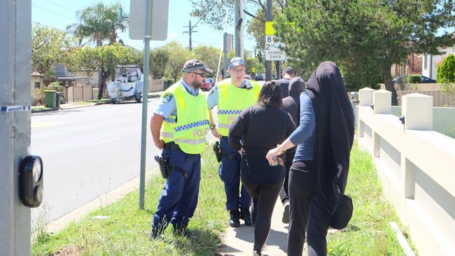 Worried parents rush to Banksia Rd Public School, Greenacre. Picture: Eliza Barr