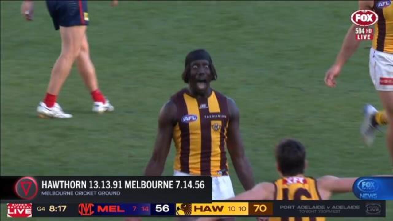 Hawks finish strong to down Dees