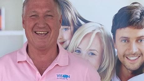 Former footy great and business owner Steve Jackson will take on incumbent Mackay Regional Council Mayor Greg Williamson in the 2024 election.Â