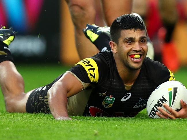 Panther's Tyrone Peachey scores a try during the NRL elimination final between the Penrith Panthers and the Canterbury Bankstown Bulldogs at Allianz Stadium , Moore Park . Picture : Gregg Porteous