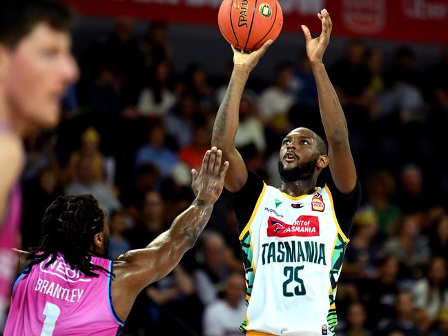 AUCKLAND, NEW ZEALAND - OCTOBER 30: Milton Doyle of the Jackjumpers shoots during the round five NBL match between New Zealand Breakers and Tasmania Jackjumpers at Spark Arena, on October 30, 2022, in Auckland, New Zealand. (Photo by Joe Allison/Getty Images)