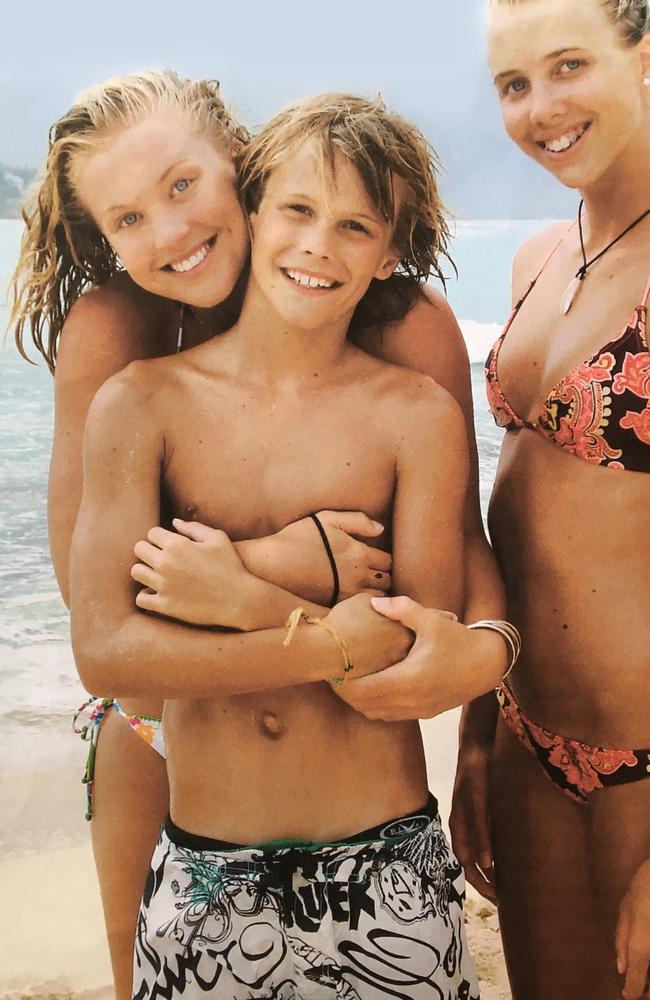 Precious time … Lisa Curry’s children with Grant Kenny: Jaimi, Jett and Morgan, on holiday in Hawaii. Photo courtesy Lisa Curry, from her memoir Lisa.