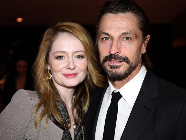 Miranda Otto and her actor husband Peter O'Brien met while they were doing theatre together.