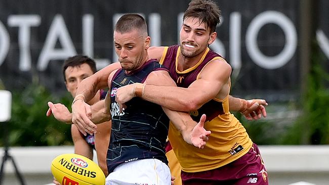 Josh Dunkley kicks under pressure. Picture: Bradley Kanaris/Getty Images