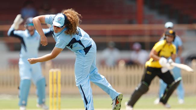 Hannah Darlington at North Sydney Oval in the 2019/20 WNCL final. Picture: Brendon Thorne