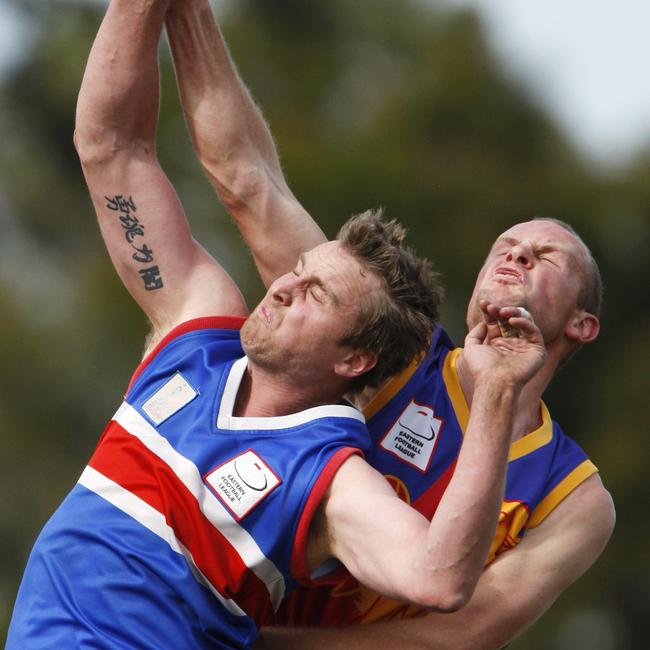 Mulgrave's Allan Cleven battles South Croydon’s Lucas Davies in the ‘09 decider.