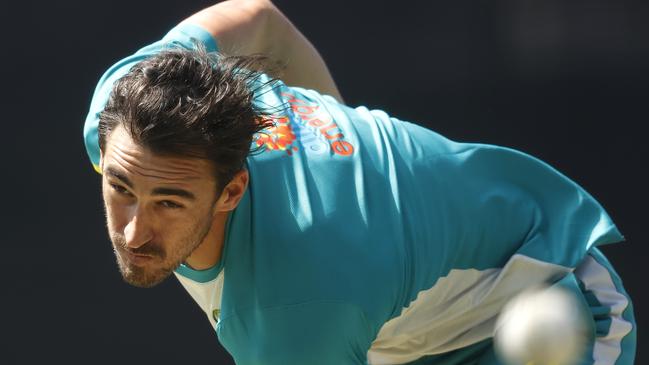 Mitchell Starc has been keeping the Aussie batsmen busy.