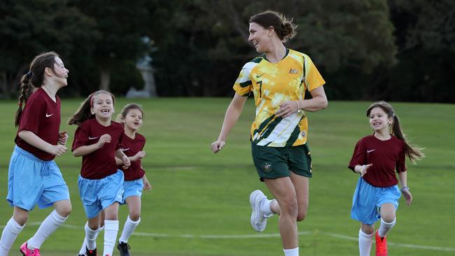 Steph Catley with members of the Leichhardt Tigers Junior SC.