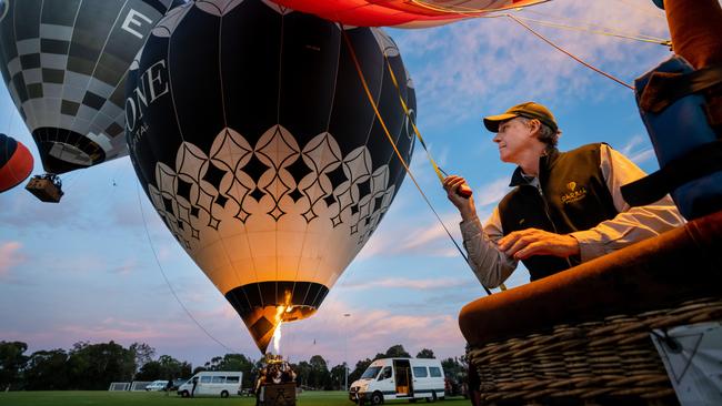 Kiff Saunders, managing director of Global Ballooning, sets up for an early dawn flight over Melbourne on Sunday. Picture: Jay Town