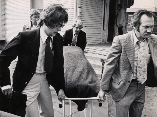 The body of Shirley Vian is carried from her house in Kansas after being murdered by the BTK Killer. AP Photo/The Wichita Eagle