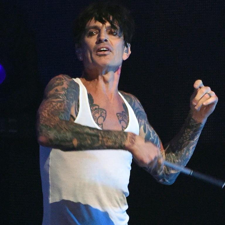 Tommy Lee replaced on Motley Crue tour mid-show over broken ribs |   — Australia's leading news site