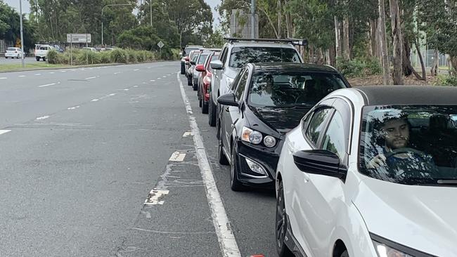 Pictures from the Covid-19 testing queue at Helensvale.